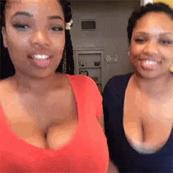 Andrews Twins (QueenNefertitty & DamnAarielle) titty twerking
