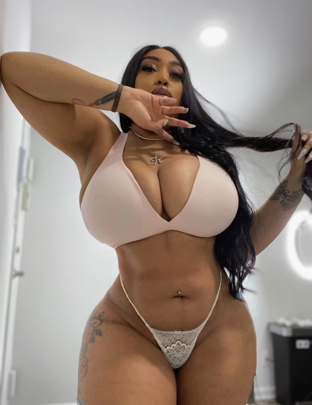 Wetlikekior in a bra and thong