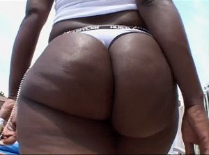 Beauty Dior walking booty