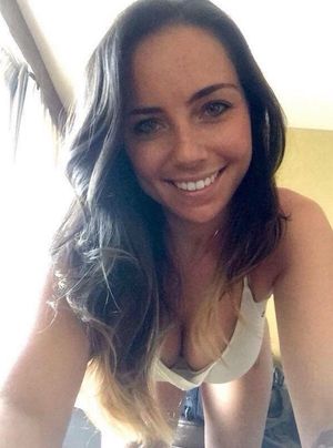 Cute face - great cleavage