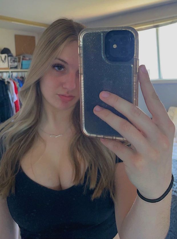 Keyra big boobs selfie
