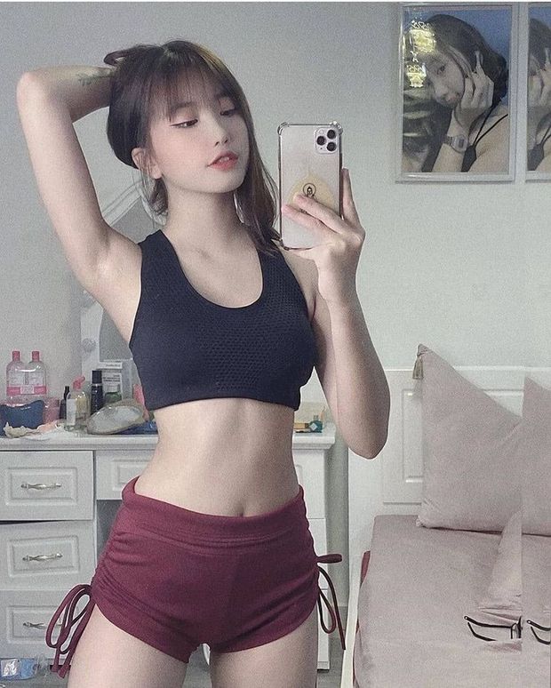 Teen VIetnam Hottie Photo Selfie TIght Body Sexy Shorts