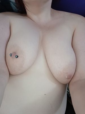 Wife's tits out
