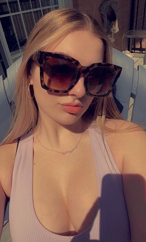Keyra selfie big boobs sunglasses
