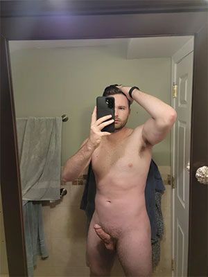 Sexy chubby bear in Troy Michigan with an extreme hardon ready to fuck a hole bareback