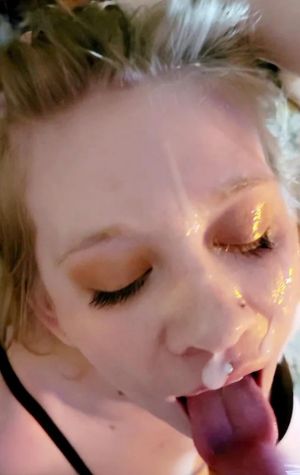 Amateur blond teen with a great facial