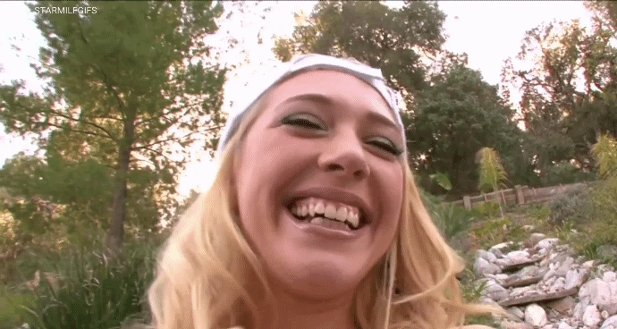 Blondesmilfs