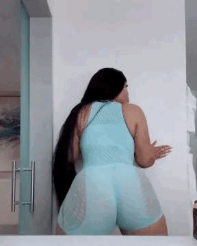 LightSkinKeisha twerking in Lingerie
