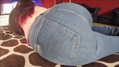 GF FARTING WHILE ON THE PHONE