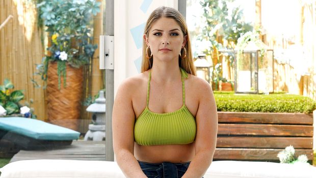Insanely hot g1rl so turned on by a BBC she cheats on her boyfriend during her casting! netvideogirls stella