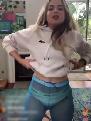 Accidentally shows tit on stream