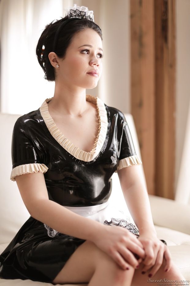Yhivi latex maid