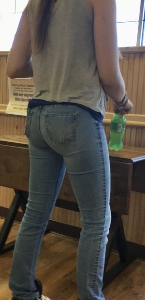 Tight Jeans Worker 1