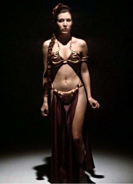 Leia y su bikini de chapa