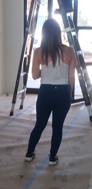 Working on the finest woman in Loomis cum find the handsome painter ill eat your ass for hours while i tickle that clit