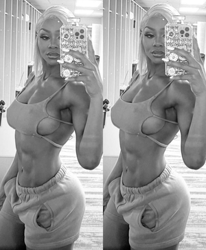 Jade Cargill showing off her Beautiful Abs