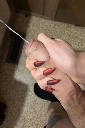 Handjob or blowjob with this hot translady in Manchester - New Hampshire