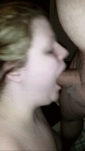 Deepthroat queen at swinger party