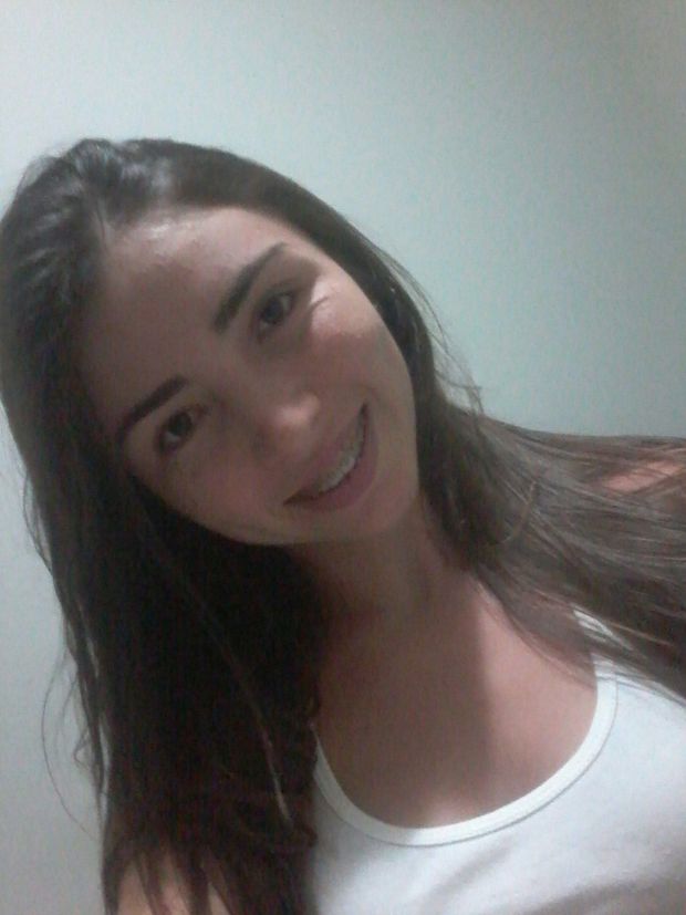 Brazilian teen slut Taty Freitas braces