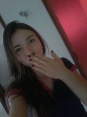 Brazilian teen fuck slut Taise Freitas blowing kiss - nonude