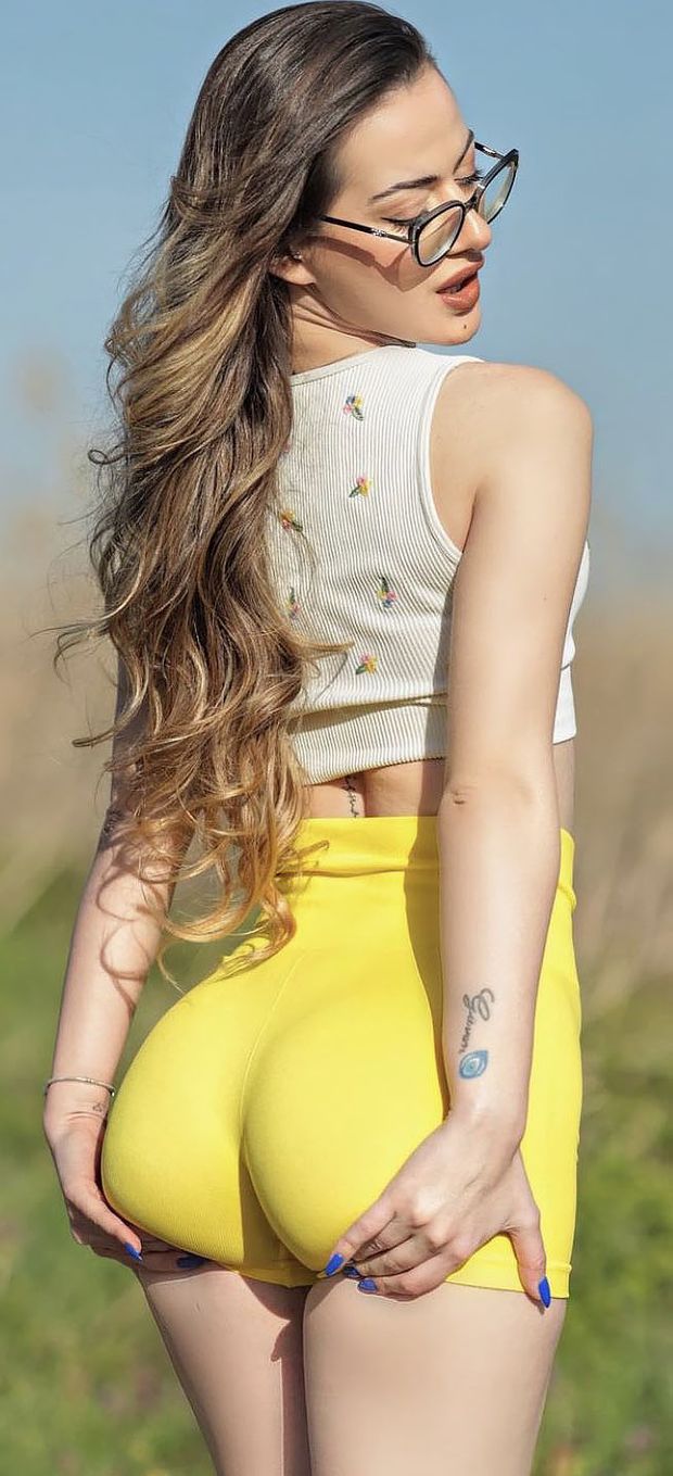 Turkish Slut Oznur's Ass