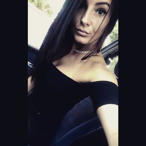 I fucked Sonia in her car