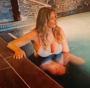 Carol big tits in pool