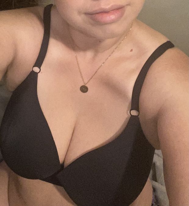 Big tits and pouty lips… what more could you want ??