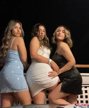 Ill take the drunk ass thiccy in the middle and pound that fat ass raw