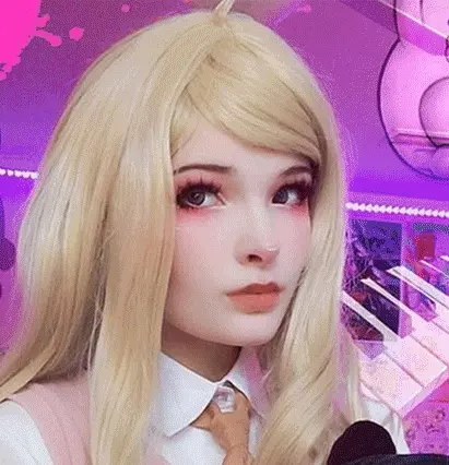 After the cosplay festival, she was so horny that she was ready to suck the first cock she saw