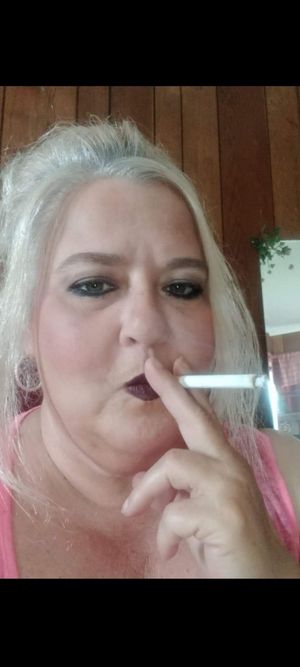 BEAUTIFUL SMOKING GODDESS!❤️