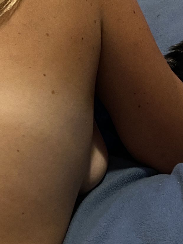 Sideboob close up!