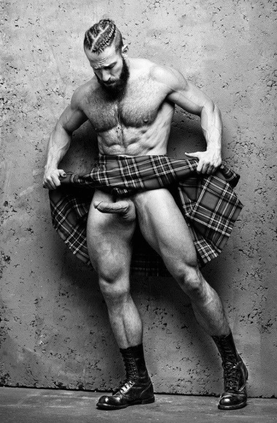 Hot style, hot muscles, hot beard ...