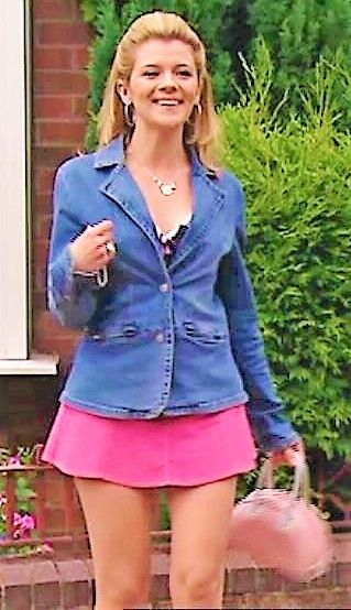 Corrie Leanne very short white skirt walk (classic episode 2004) pic 4
