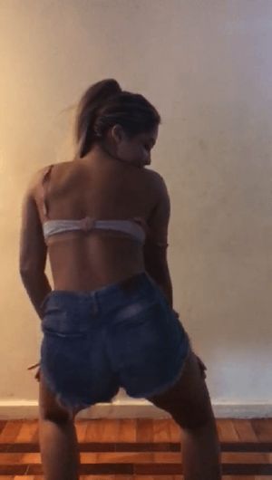 Sabrina Brazilian Teen Super Sexy Dancing