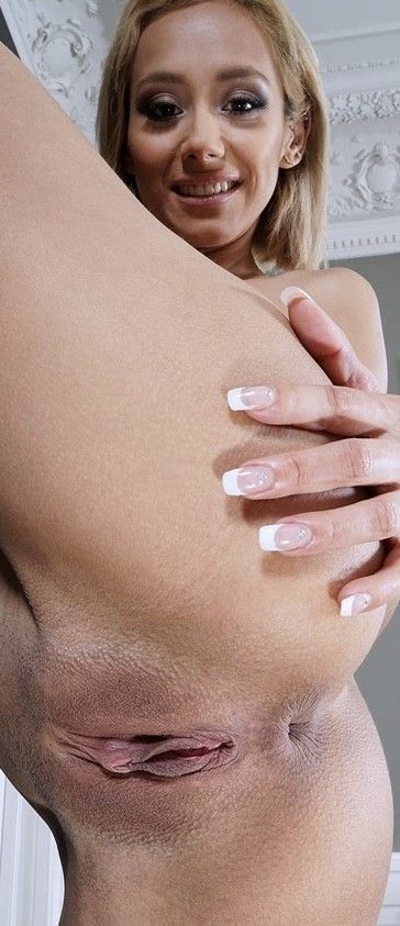 Veronica Leal - Smooth Perfection