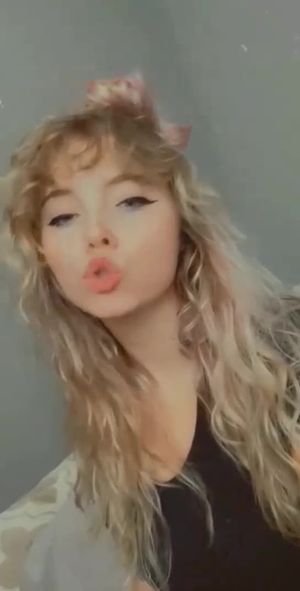 Got a speacial kiss from her! Add her Clarahendersom6
