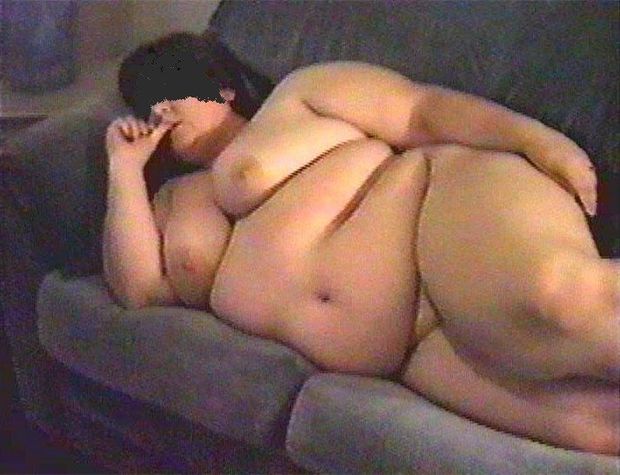 Sweet BBW ganddaughter sucking her thumb waiting to suck Grandpa!