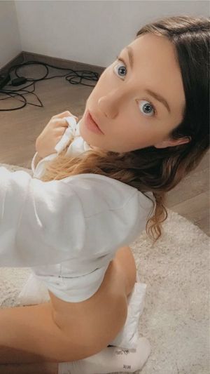 I am girlfriend only for you