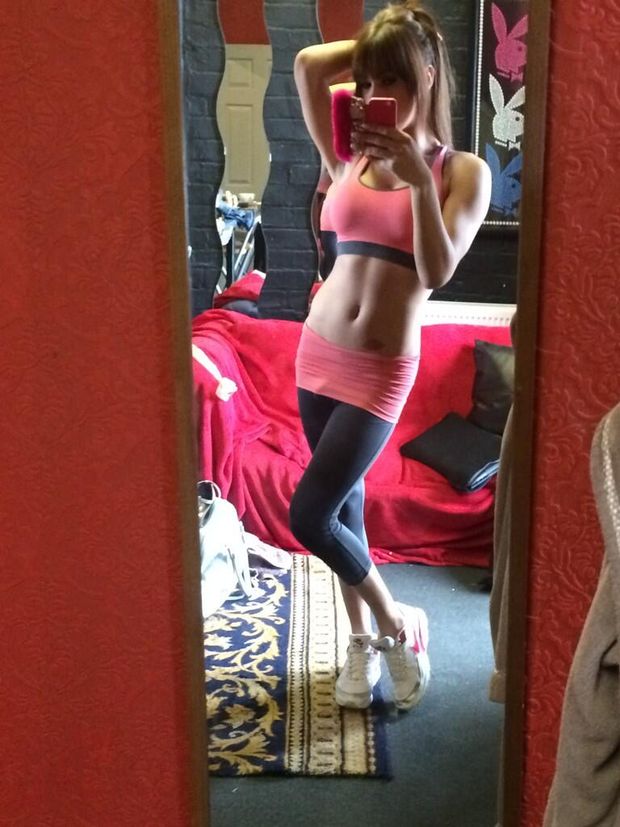 Jordan Jay hot slender TS shows stomach selfie