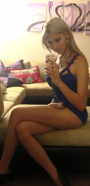 Jenna Rachels nice legs selfie