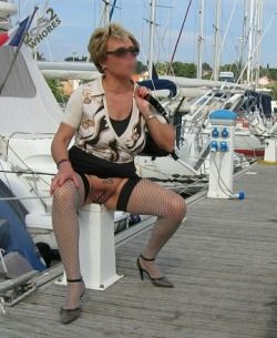 mature mini skirt no panties