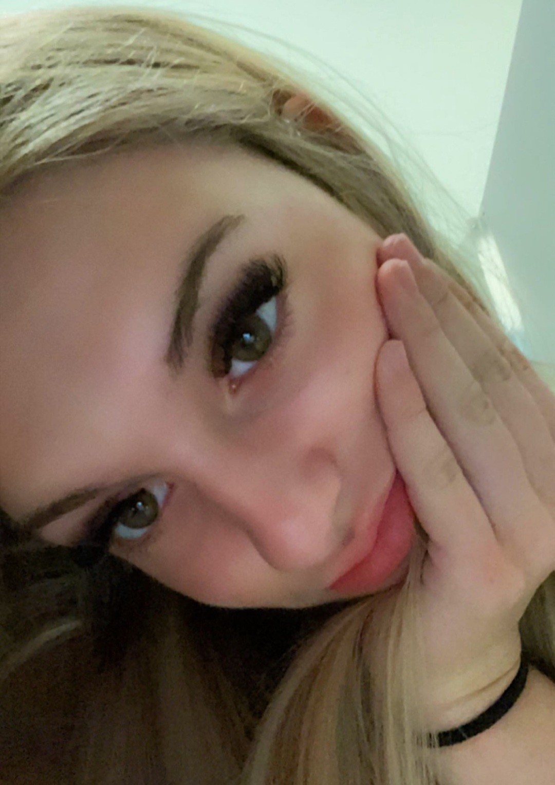 Keyra beautiful face and lips