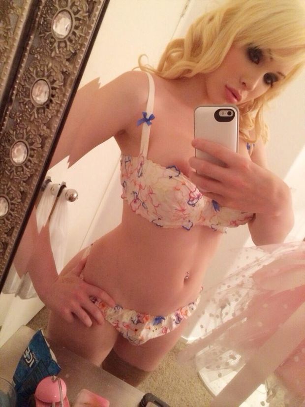 Sarina Valentina pretty lingerie selfie