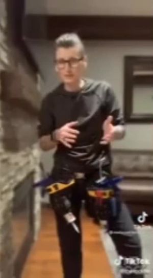 Lesbian's naive caulking tutorial has her describing how to use a cock!