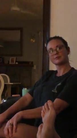 Who's this sexy flasher?