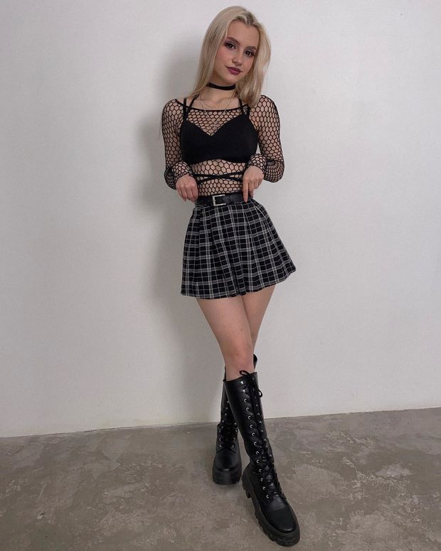 latina / whore / selfie / miniskirt / party sex / orgy / fuck at the disco / brunette / big tits