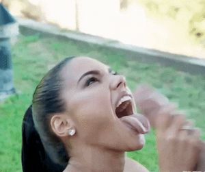 Apolonia on her knees and ready for it