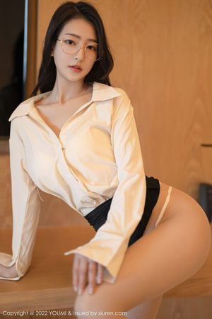 beauty wearing glass