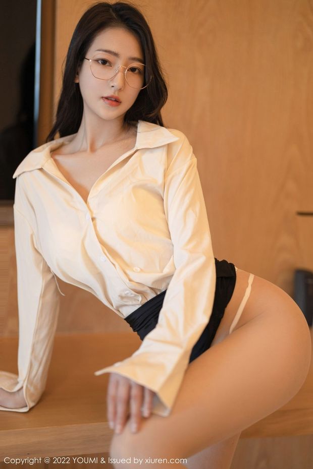 beauty wearing glass